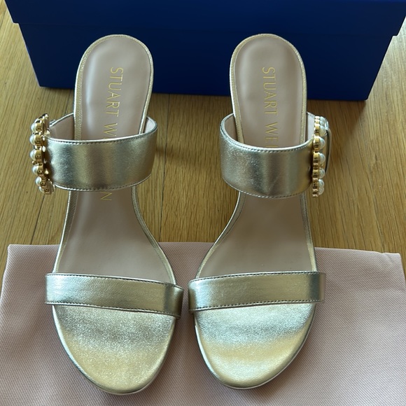 Stuart Weitzman Embellished-Buckle Metallic Leather Sandals - Picture 2 of 11